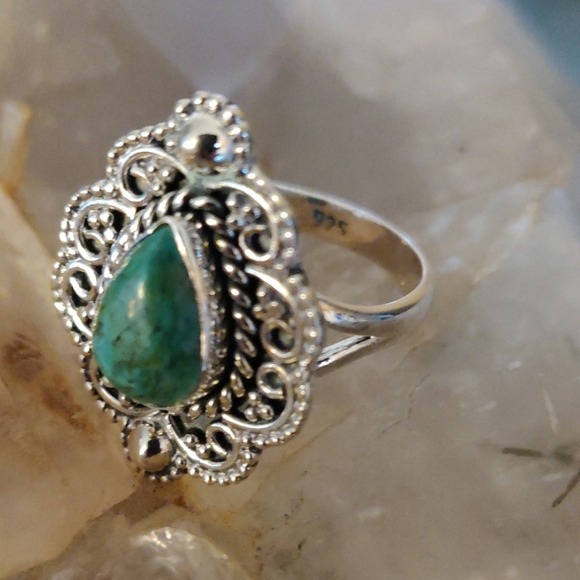 Turquoise Sterling Silver Ring - Picture 3 of 6